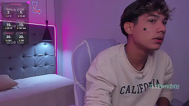 Snapshot of OliverTwinky chatting on February 2026 09:35:02 PM OliverTwinky online show from February 2026 09:35:02 PM