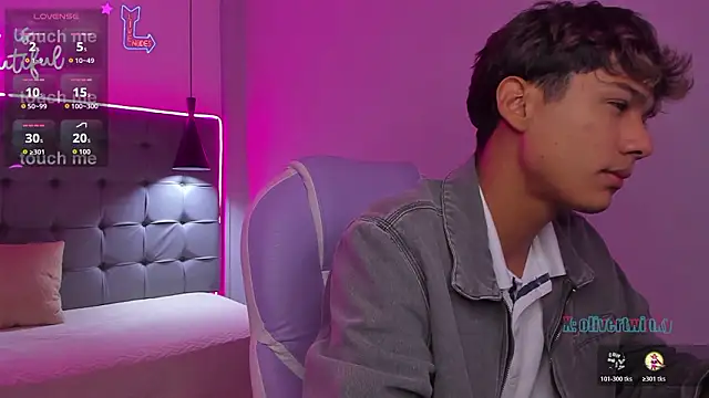 Snapshot of OliverTwinky chatting on February 2026 02:11:02 PM OliverTwinky online show from February 2026 02:11:02 PM