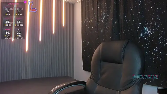 Snapshot of OliverTwinky chatting on February 2026 02:13:02 PM OliverTwinky online show from February 2026 02:13:02 PM