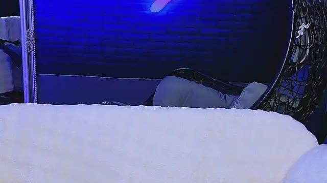 AlessiaCroft online show from April 2026 04:13:02 AM