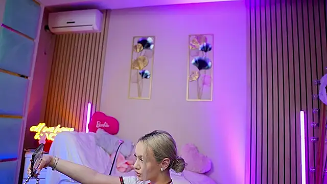 SabrinaJade online show from February 2026 07:09:02 AM