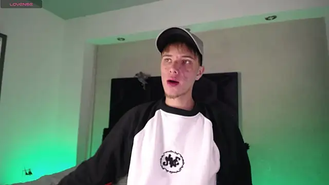 Robbin Blaze online show from April 2026 04:56:01 AM