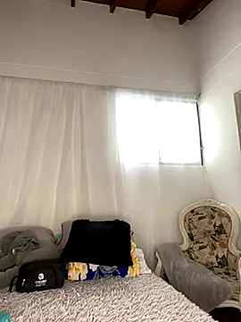 Mia  Gray online show from November 2025 06:18:02 PM