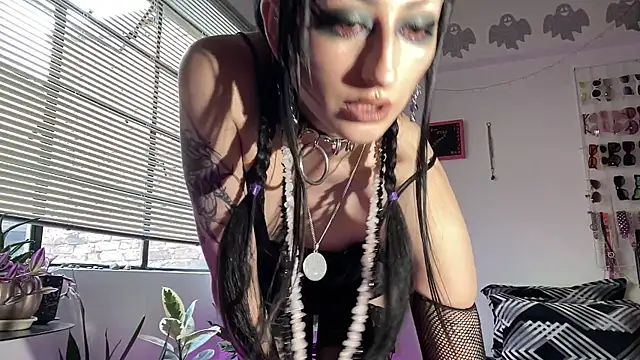 Snapshot of ELENA_UMBRA chatting on May 2026 09:57:01 PM ELENA UMBRA online show from May 2026 09:57:01 PM