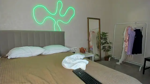 Candy Cansew online show from September 2025 12:21:02 AM