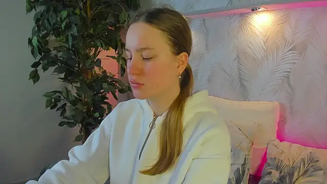 Candy Cansew online show from September 2025 12:02:02 AM