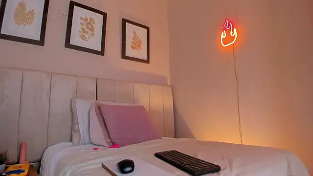  lucia 18 online show from October 2025 05:46:02 PM