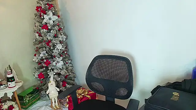  Victoria Collins online show from December 2025 11:06:01 AM