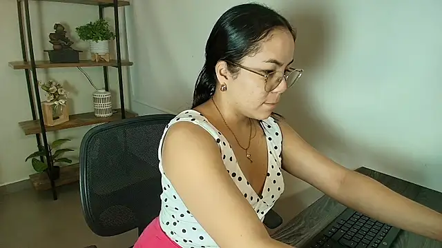 Snapshot of _Victoria_Collins chatting on June 2026 11:15:01 AM Victoria Collins online show from June 2026 11:15:01 AM