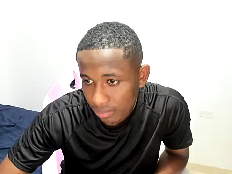 Luis123- online show from November 2025 09:50:01 PM