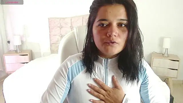 mia traveluxe online show from October 2025 02:10:01 AM