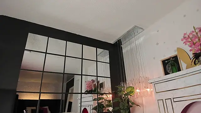 Snapshot of floraginette chatting on February 2026 06:02:01 PM floraginette online show from February 2026 06:02:01 PM