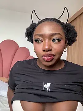 Snapshot of alissradiante1 chatting on October 2025 09:56:01 PM alissradiante1 online show from October 2025 09:56:01 PM