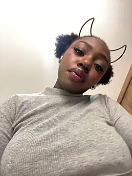 Snapshot of alissradiante1 chatting on October 2025 12:30:02 AM alissradiante1 online show from October 2025 12:30:02 AM