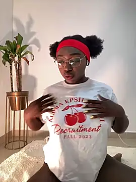 Snapshot of alissradiante1 chatting on October 2025 02:36:02 AM alissradiante1 online show from October 2025 02:36:02 AM