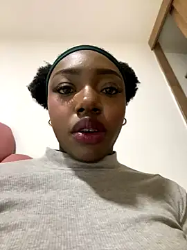 Snapshot of alissradiante1 chatting on October 2025 01:41:02 AM alissradiante1 online show from October 2025 01:41:02 AM