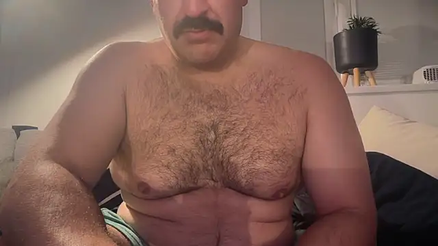 Snapshot of CloudyMuscleBeefy chatting on April 2026 12:16:02 AM CloudyMuscleBeefy online show from April 2026 12:16:02 AM