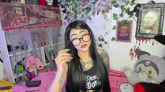 Snapshot of sarahminage_ chatting on October 2025 10:52:01 PM sarahminage online show from October 2025 10:52:01 PM