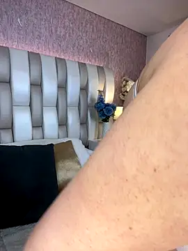 valt  online show from September 2025 08:00:02 PM