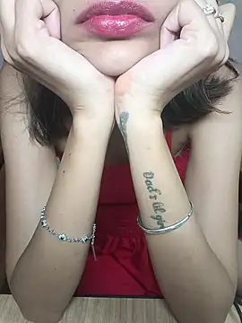 Isha Sax online show from December 2025 06:12:02 PM