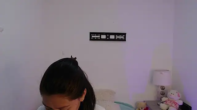 renataj online show from November 2025 07:02:02 PM