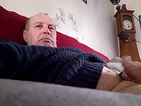 Snapshot of Vince072 chatting on January 2026 12:40:02 PM Vince072 online show from January 2026 12:40:02 PM