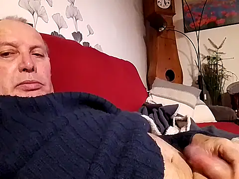 Snapshot of Vince072 chatting on January 2026 04:34:01 PM Vince072 online show from January 2026 04:34:01 PM