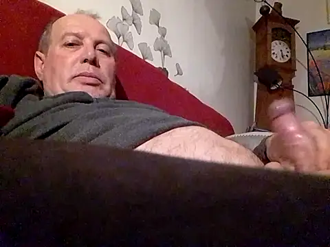 Snapshot of Vince072 chatting on February 2026 09:24:01 PM Vince072 online show from February 2026 09:24:01 PM