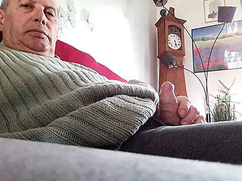 Snapshot of Vince072 chatting on March 2026 11:22:02 AM Vince072 online show from March 2026 11:22:02 AM