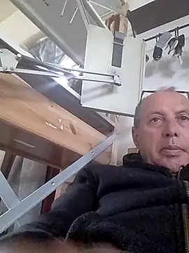 Snapshot of Vince072 chatting on April 2026 04:23:01 PM Vince072 online show from April 2026 04:23:01 PM