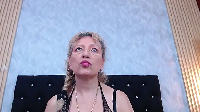 Snapshot of xandrinakarzon chatting on February 2026 01:18:01 PM xandrinakarzon online show from February 2026 01:18:01 PM