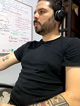 uto857 online show from October 2025 05:02:02 PM