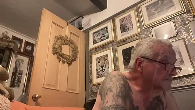 poggles online show from September 2025 08:03:01 PM