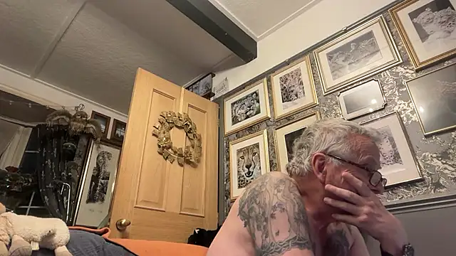 Snapshot of poggles chatting on March 2026 07:13:02 PM poggles online show from March 2026 07:13:02 PM