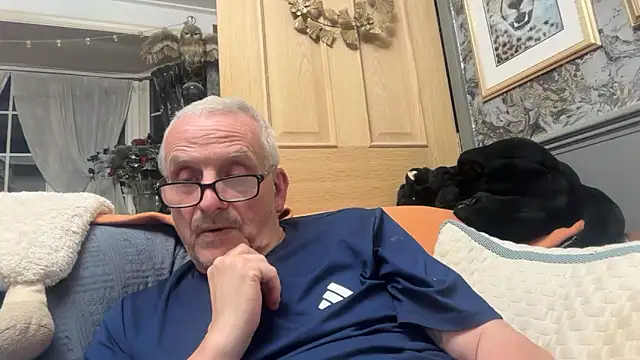 Snapshot of poggles chatting on April 2026 08:50:01 PM poggles online show from April 2026 08:50:01 PM