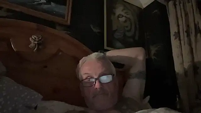 Snapshot of poggles chatting on April 2026 08:37:01 PM poggles online show from April 2026 08:37:01 PM