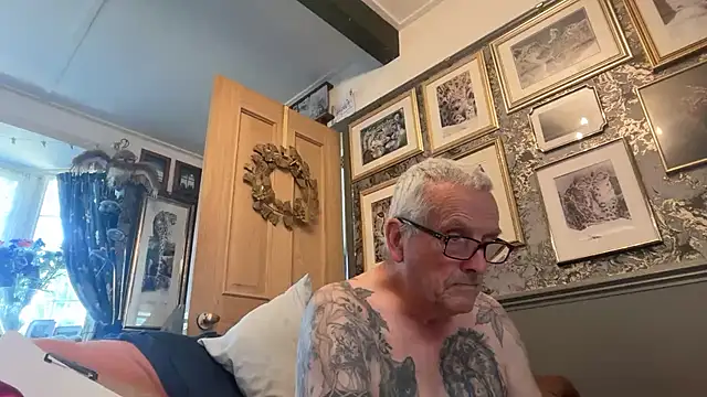 Snapshot of poggles chatting on July 2026 02:21:02 PM poggles online show from July 2026 02:21:02 PM