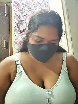 Snapshot of Liyaa_24 chatting on April 2026 06:21:01 PM Liyaa 24 online show from April 2026 06:21:01 PM
