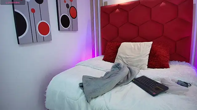 EmmaJhomson online show from April 2026 12:50:02 PM