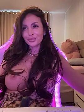 LunaBex online show from October 2025 06:23:01 AM