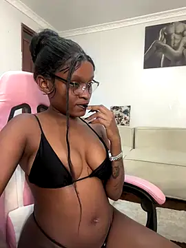 Lil-shawrie online show from October 2025 10:43:02 PM