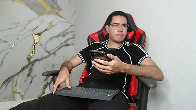 Snapshot of JulianSaintt chatting on March 2026 07:53:01 PM JulianSaintt online show from March 2026 07:53:01 PM