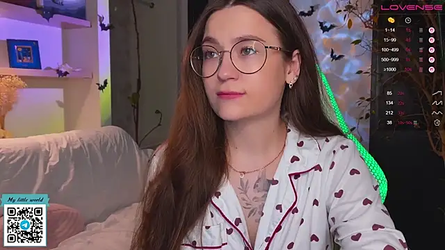 mia here online show from October 2025 12:09:01 PM