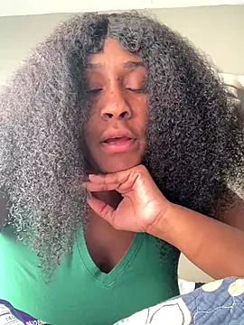 Foreignthaababyy online show from November 2025 07:03:01 PM