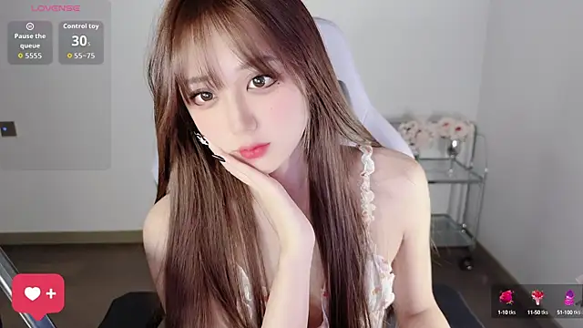 OwQoll online show from October 2025 09:37:01 PM