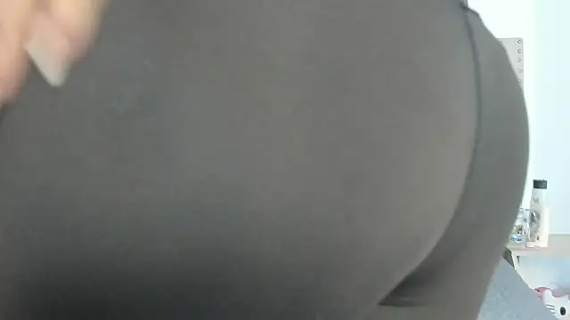 Snapshot of VeronicaBrun chatting on October 2025 09:34:02 PM VeronicaBrun online show from October 2025 09:34:02 PM