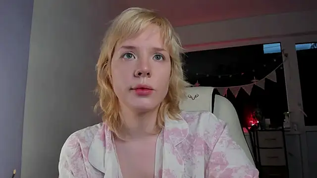 Snapshot of _CuteAsFuck_ chatting on November 2025 11:21:02 AM CuteAsFuck online show from November 2025 11:21:02 AM