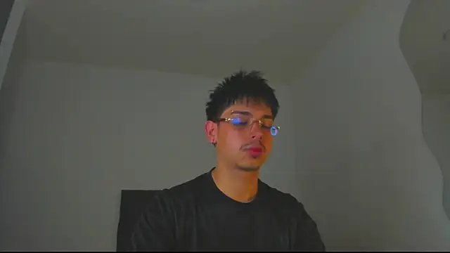 Maximo Miller online show from November 2025 06:54:01 PM