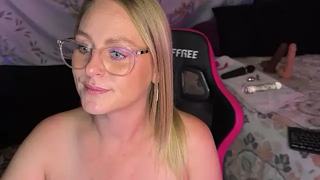 BossMomma0387 online show from November 2025 11:15:01 PM