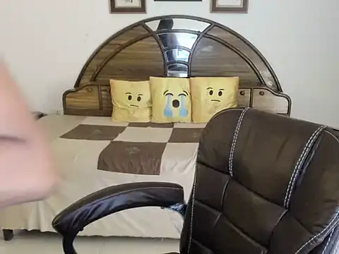 LovelyYoYo online show from October 2025 02:09:02 AM